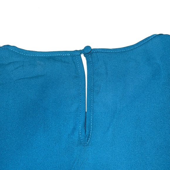 Fun2Fun Turquoise Pleated Front Capped Sleeves & Button Hole Back Blouse - Picture 3 of 5